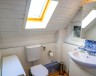 Gepflegtes modernisiertes Einfamilienhaus in beliebter Wohngegend mit PV-Anlage und Pool - Gäste WC